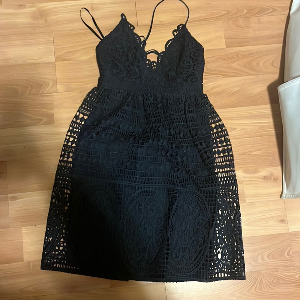 Dress cropped right above knee on 5’5 girl